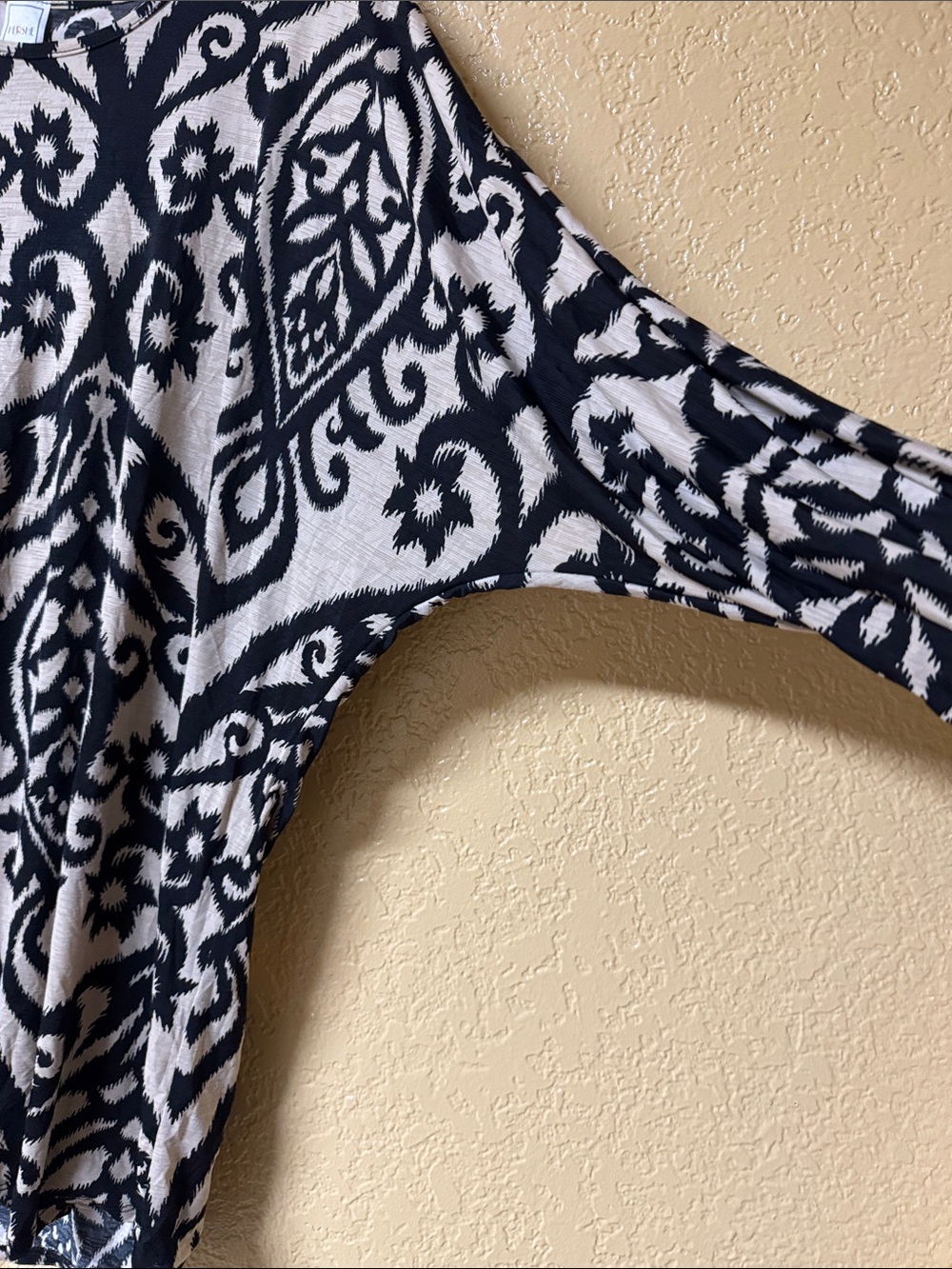 Herschel Supply Company Black and Cream Patterned Women’s Top - Picture 3 of 4